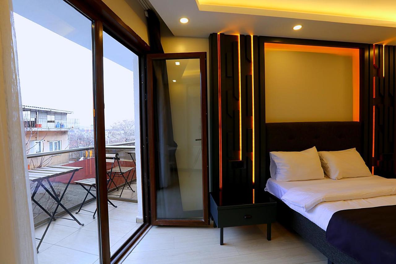 Deluxe Double Room with Balcony and Sea View